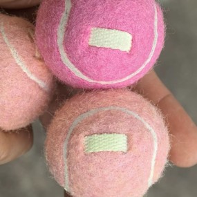 Utilisation marketing des balles de tennis publicitaire...