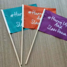 Drapeaux à main personnalisés – Impression de logo comm...