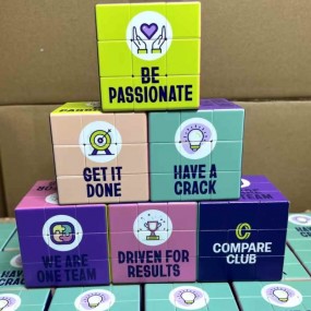 Rubik’s Cube personnalisé – Objet publicitaire avec log...