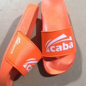 Tongs personnalisées – Chaussons de bain avec logo impr...